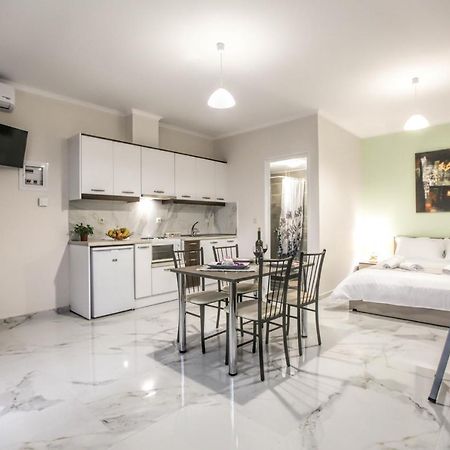 Del Sol #2 Meteora Luxurious Family Suites Kalampáka Eksteriør bilde