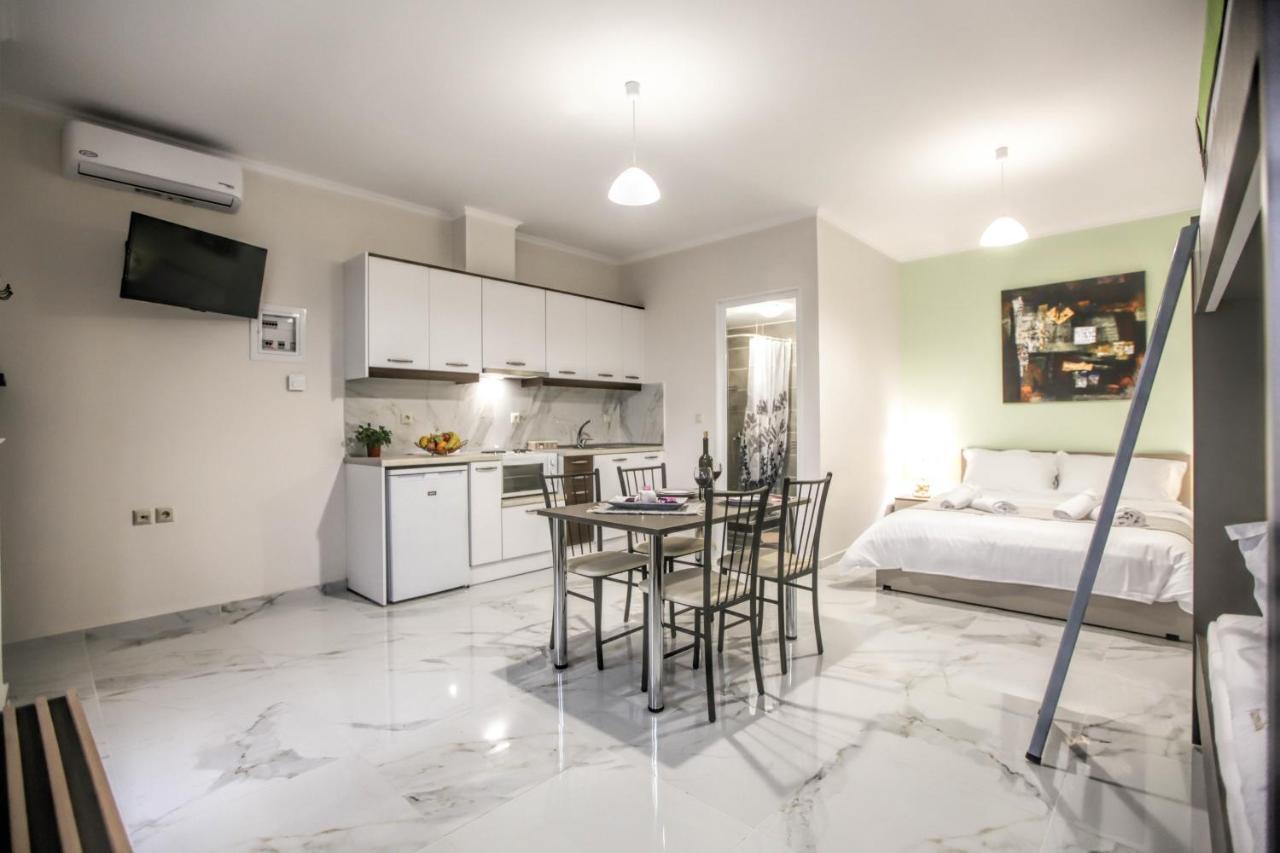 Del Sol #2 Meteora Luxurious Family Suites Kalampáka Eksteriør bilde