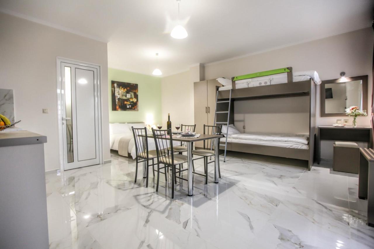 Del Sol #2 Meteora Luxurious Family Suites Kalampáka Eksteriør bilde