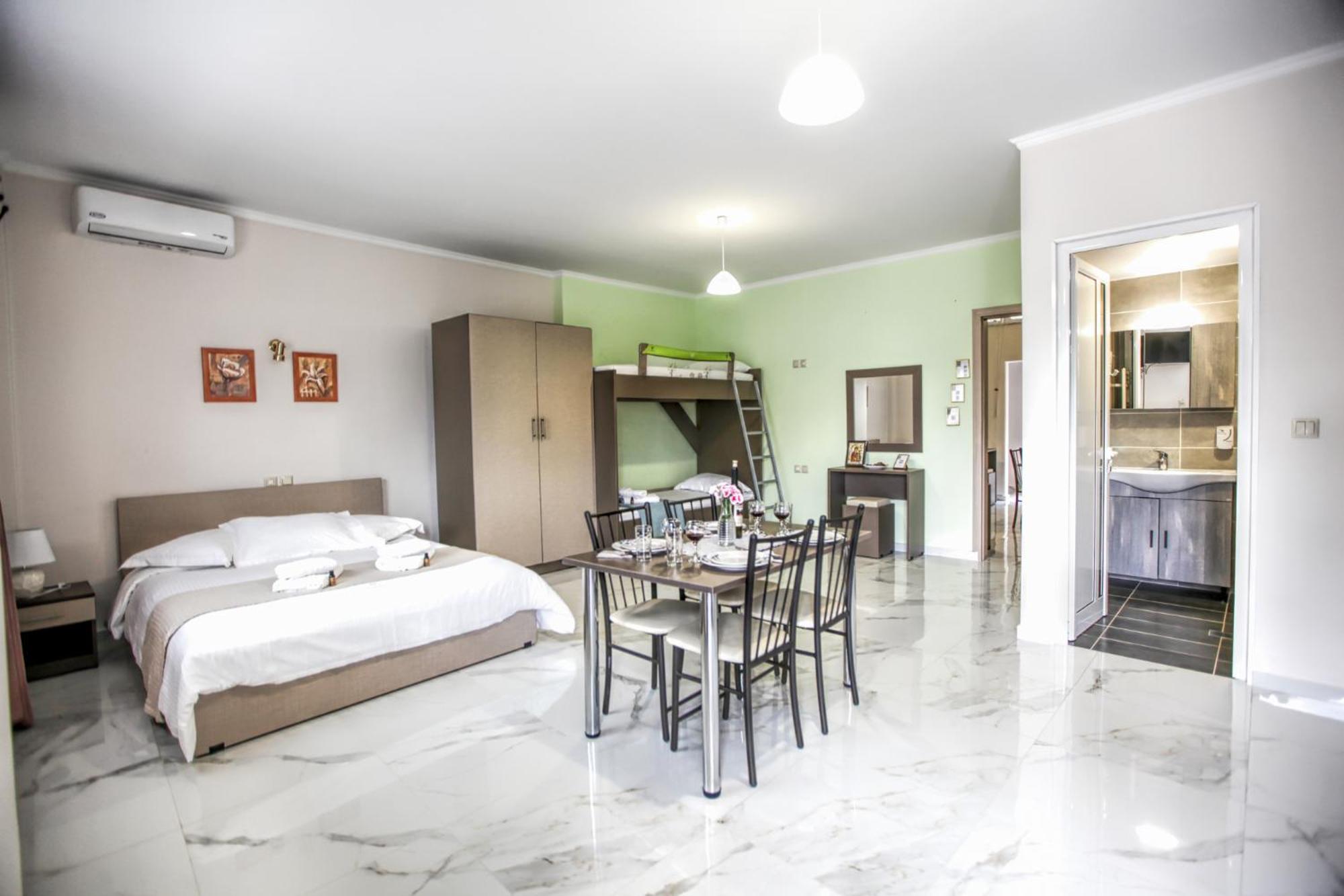 Del Sol #2 Meteora Luxurious Family Suites Kalampáka Eksteriør bilde